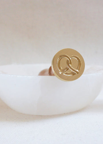 Pretzel (3D) wax stamp